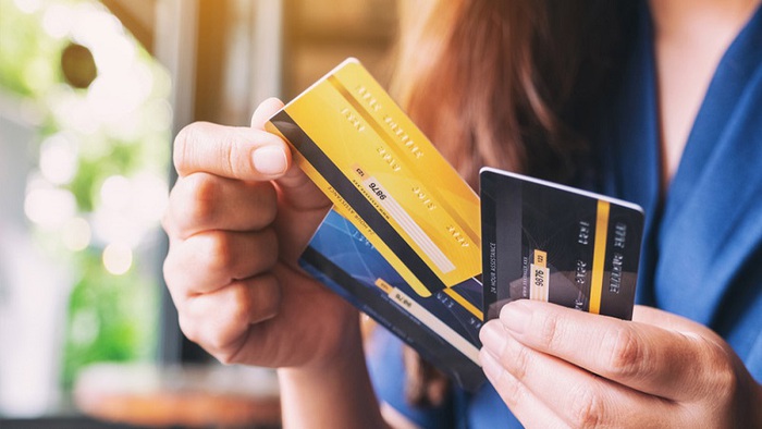 Cô gái tìm ra cách dùng thẻ tín dụng mà không lo nợ nần - Ảnh 1.