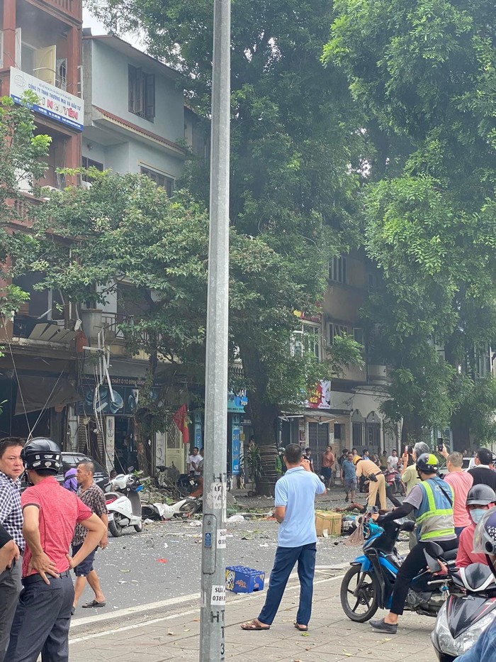 Clip cận cảnh hiện trường vụ nổ khí ga ở Yên Phụ, 4 người bị thương  - Ảnh 3.