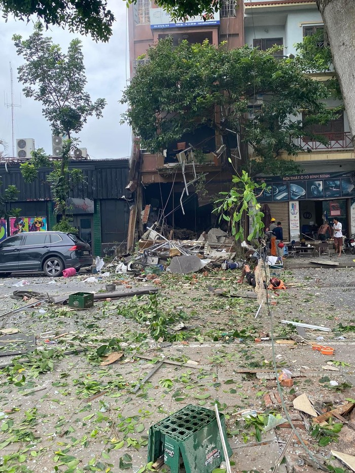 Clip cận cảnh hiện trường vụ nổ khí ga ở Yên Phụ, 4 người bị thương  - Ảnh 5.