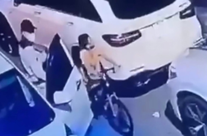 Hà Nội: Bé trai 7 tuổi bị bắt, đưa lên ôtô khi đang đạp xe  - Ảnh 1.