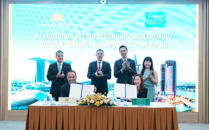 Lãnh đạo Vietnam Airlines và Tổng cục Du lịch Singapore ký kết hợp tác nhằm kích cầu du lịch