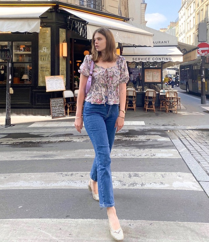 Phụ nữ Pháp diện quần jeans ống đứng theo 10 công thức thanh lịch - Ảnh 1.