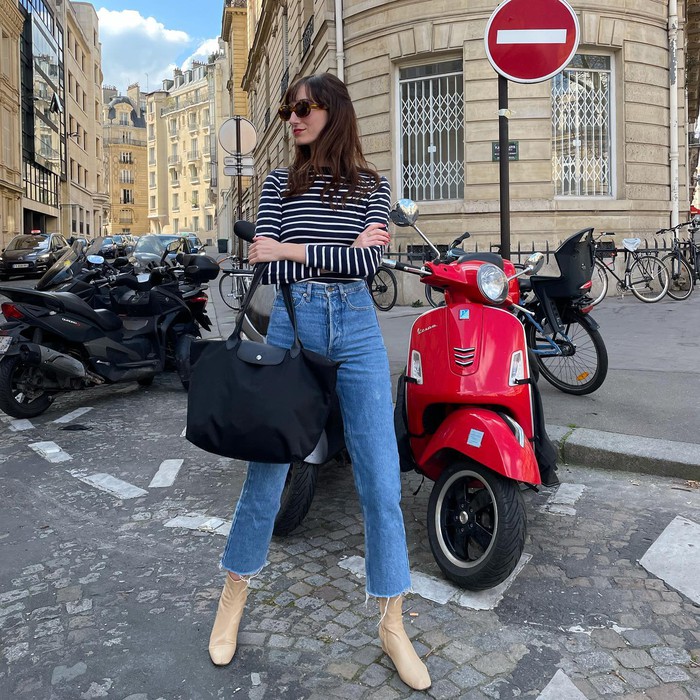 Phụ nữ Pháp diện quần jeans ống đứng theo 10 công thức thanh lịch - Ảnh 4.