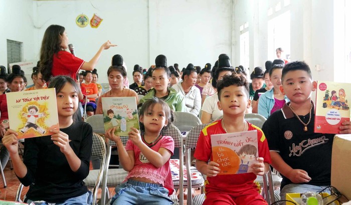 “Truyền lửa” cho phụ nữ, trẻ em vùng dân tộc thiểu số từ “Điểm đọc cộng đồng” - Ảnh 1.