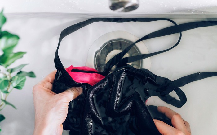 Cách giặt đồ bơi để bền màu, lâu rão, bảo vệ chất vải