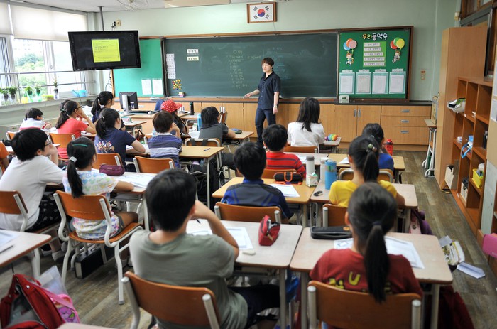 Sau nhiều bất công gần đây, giáo viên Hàn Quốc được trao thêm quyền trong lớp học - Ảnh 2.