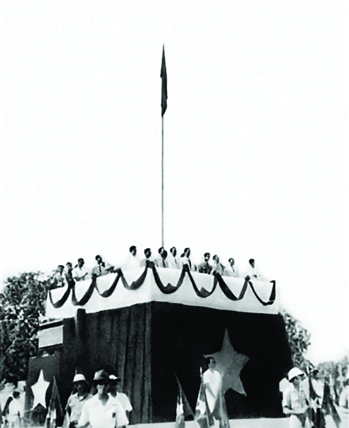 Kỷ niệm 78 năm Ngày Cách mạng tháng Tám thành công (19/8/1945 - 19/8/2023): Nghe lá cờ kể chuyện - Ảnh 1.