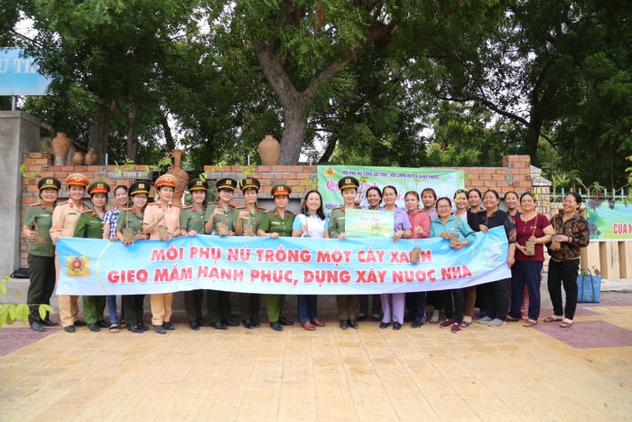 Hội Phụ nữ Công an Ninh Thuận - Hành trình kết nối “cây xanh nghĩa tình”  - Ảnh 2.