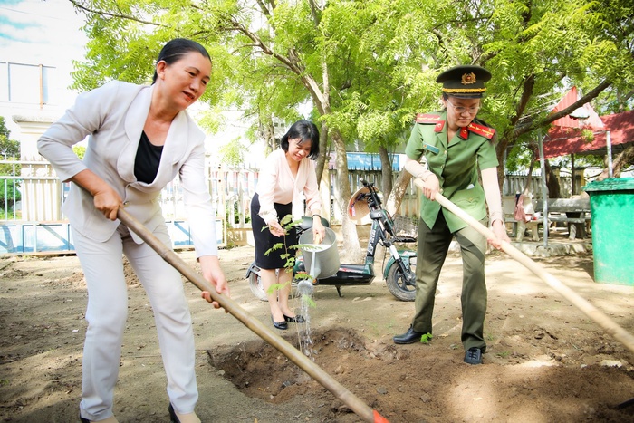 Hội Phụ nữ Công an Ninh Thuận - Hành trình kết nối “cây xanh nghĩa tình”  - Ảnh 1.