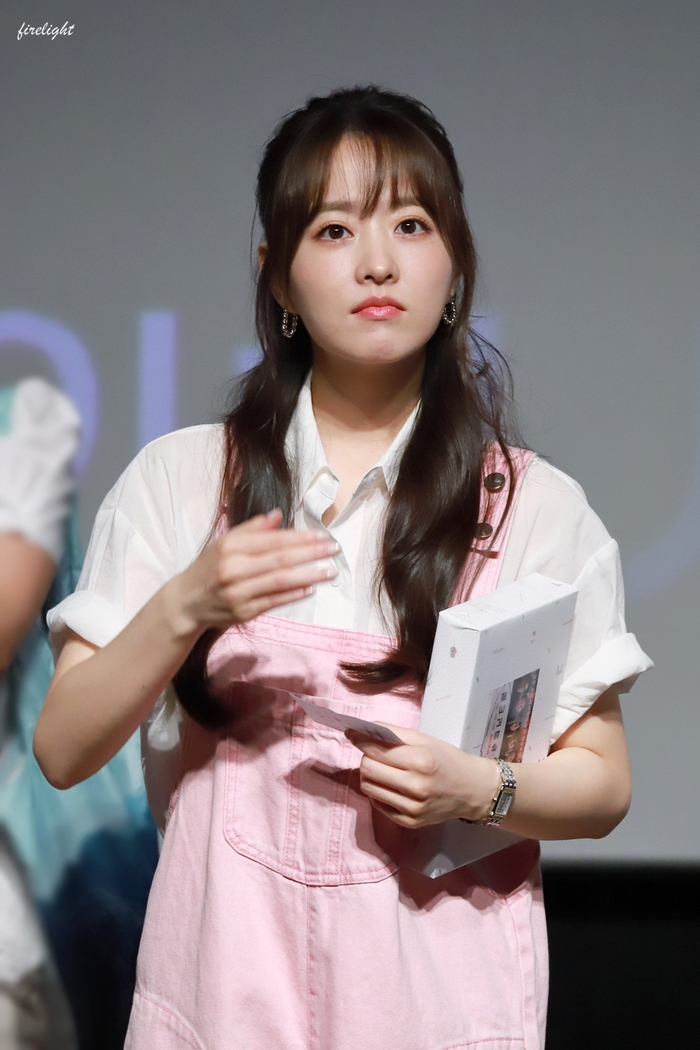 Có ai &quot;hack tuổi&quot; như Park Bo Young: 33 tuổi mà trẻ trung như idol gen 4! - Ảnh 6.