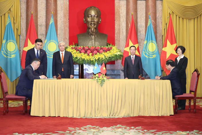 Hình ảnh về hoạt động của Tổng thống Cộng hòa Kazakhstan tại Việt Nam - Ảnh 5.