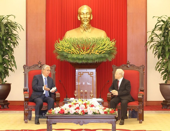 Hình ảnh về hoạt động của Tổng thống Cộng hòa Kazakhstan tại Việt Nam - Ảnh 6.