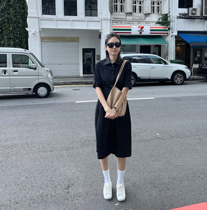 Hoa hậu chuyển giới Nong Poy duy trì phong độ mặc đẹp nhờ trang phục đen - trắng - Ảnh 1.