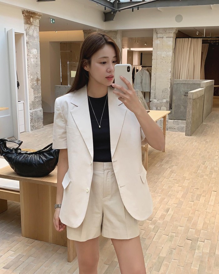 Biến hóa trẻ trung và thanh lịch với 10 cách diện áo blazer cộc tay - Ảnh 10.