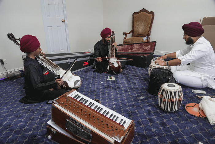 Người trẻ đạo Sikh đang kết nối lại với âm nhạc tôn giáo - Ảnh 1.