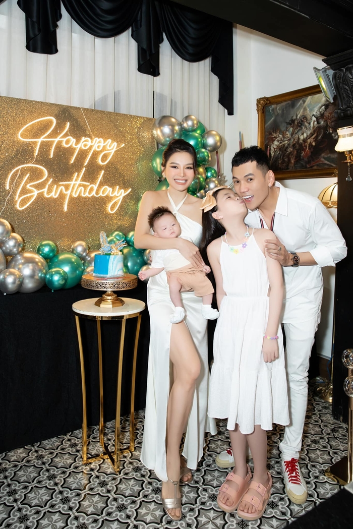 Phương Trinh Jolie khoe dáng sau 2 tháng sinh nở, cùng con gái riêng mừng sinh nhật Lý Bình  - Ảnh 3.