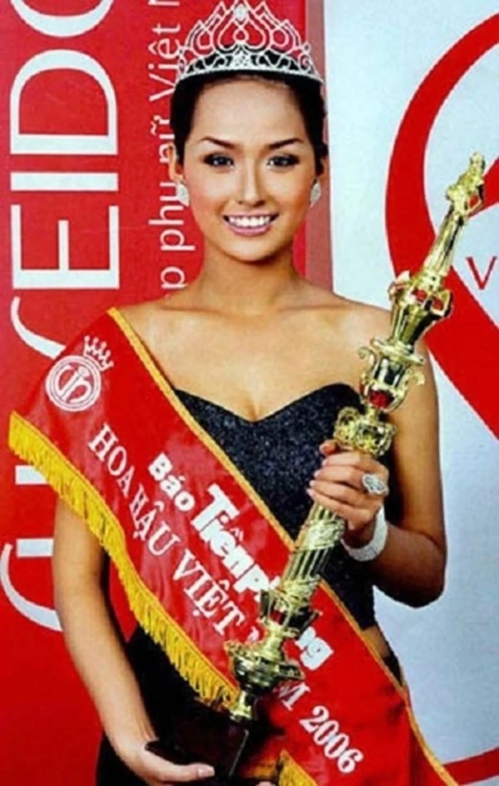Nóng lại ảnh Mai Phương Thuý đăng quang Hoa hậu cách đây 17 năm - Ảnh 2.