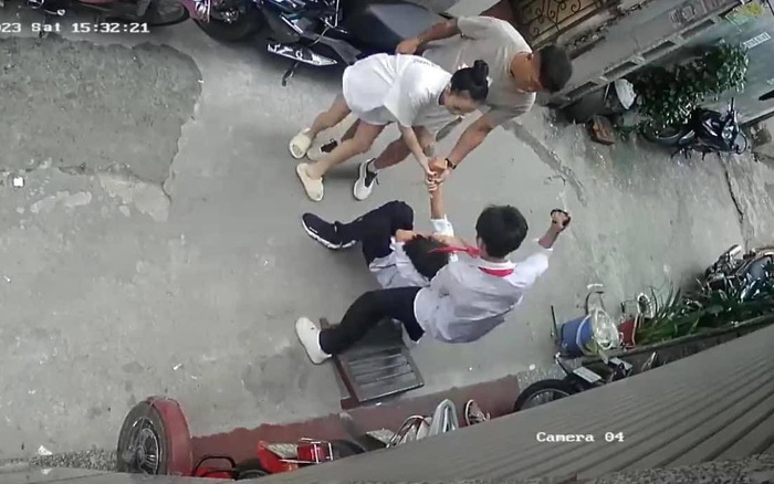 Vụ nam sinh cấp 2 bị nhóm người lớn bạo hành ở Hà Nội: Có 1 người là giáo viên mầm non