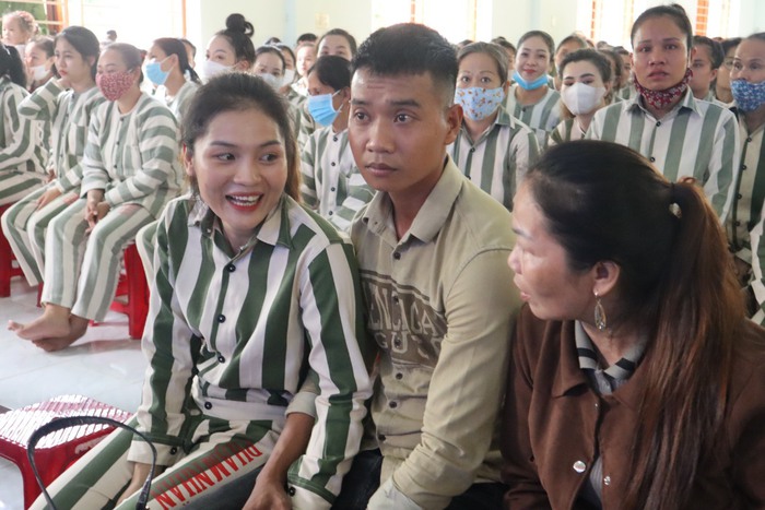 Bình Định: 200 nữ phạm nhân trại giam Kim Sơn giao lưu “Tìm lại ước mơ” - Ảnh 6.