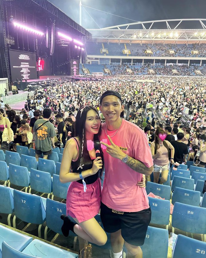 Văn Hậu hẹn hò cùng Doãn Hải My: Biểu cảm khác hẳn lúc xem concert BLACKPINK - Ảnh 3.