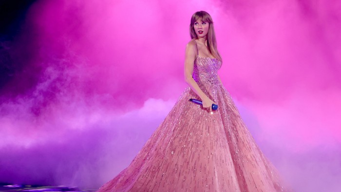 Fan lo sợ Taylor Swift sẽ kiệt sức vì chưa hết 2023 đã công bố lịch lưu diễn đến cuối 2024  - Ảnh 2.