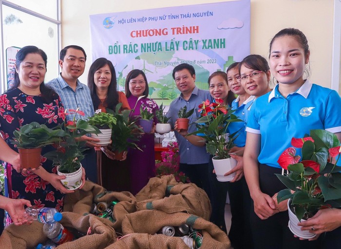 Thái Nguyên: Phòng chống rác thải nhựa từ các mô hình sáng tạo - Ảnh 2.