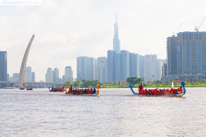 Giải đua thuyền truyền thống TP HCM 2023 là nội dung chính của lễ hội vào sáng ngày 5/8 với hơn 600 vận động viên tham dự