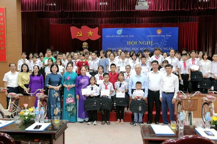 Học bổng Hoàng Ngân chắp cánh ước mơ cho các em học sinh tỉnh Nam Định  - Ảnh 2.