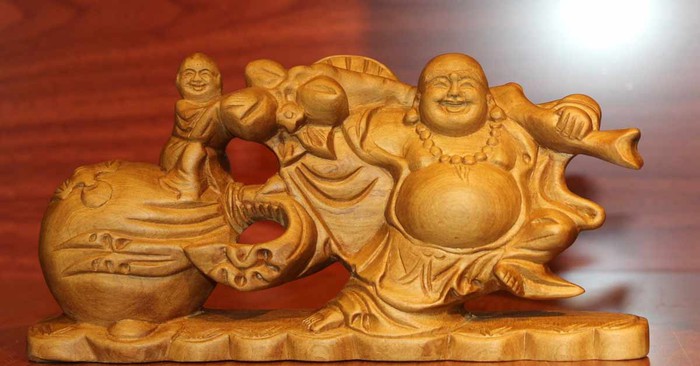 Tượng Phật Di Lặc được nhiều người đặt trong nhà hoặc trên xe ô tô, với quan niệm mang đến sự bình an, niềm vui, hạnh phúc