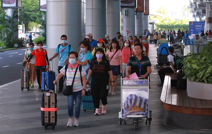 Sân bay Đà Nẵng nườm nượp du khách ngày đầu nghỉ lễ 2/9 - Ảnh 9.