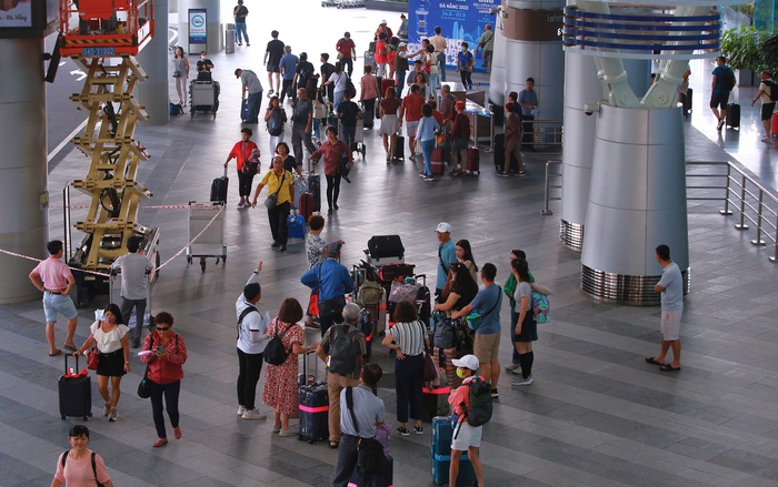 Sân bay Đà Nẵng nườm nượp du khách ngày đầu nghỉ lễ 2/9 - Ảnh 8.