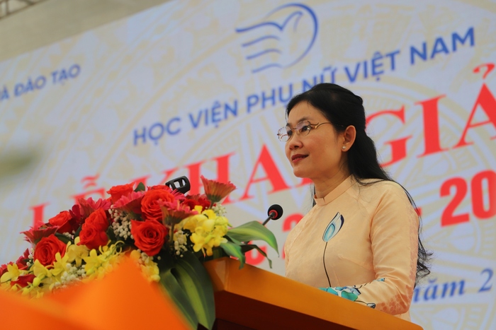 Hơn 1.500 tân sinh viên Học viện Phụ nữ Việt Nam chính thức bước vào năm học mới - Ảnh 4.