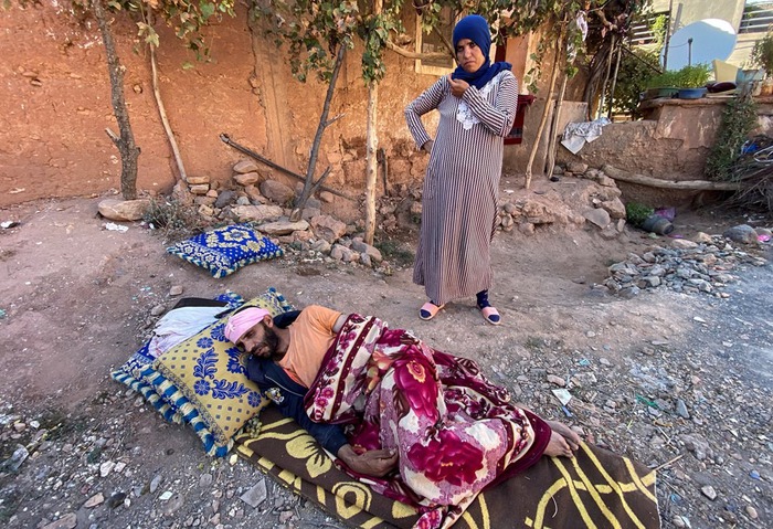 Động đất ở Maroc: Chạy đua với thời gian tìm người sống sót, cảnh hiện trường đổ nát hoang tàn - Ảnh 5.