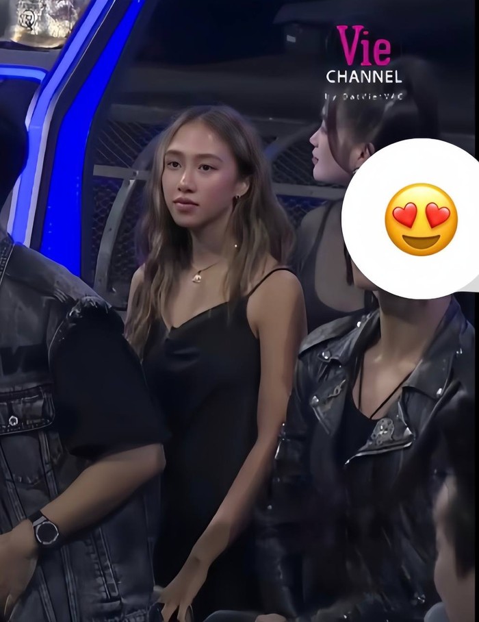 Con gái Thái VG lần đầu lên đồ xem chung kết Rap Việt, nhan sắc khi lên sóng truyền hình ra sao? - Ảnh 1.