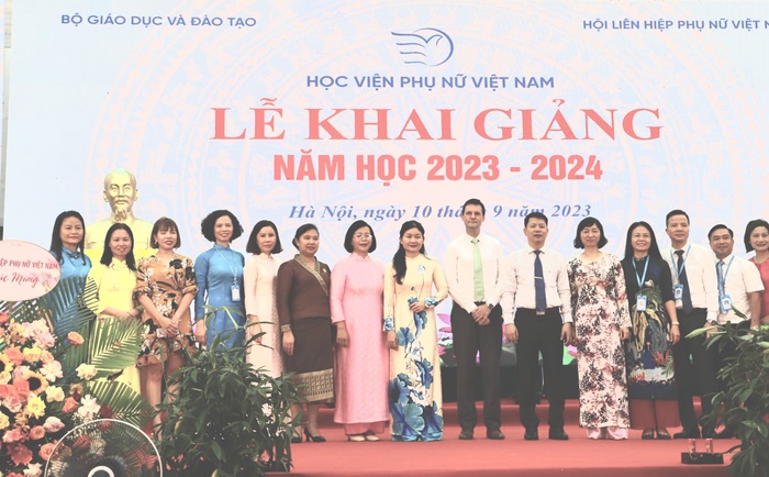 Hơn 1.500 tân sinh viên Học viện Phụ nữ Việt Nam chính thức bước vào năm học mới - Ảnh 7.