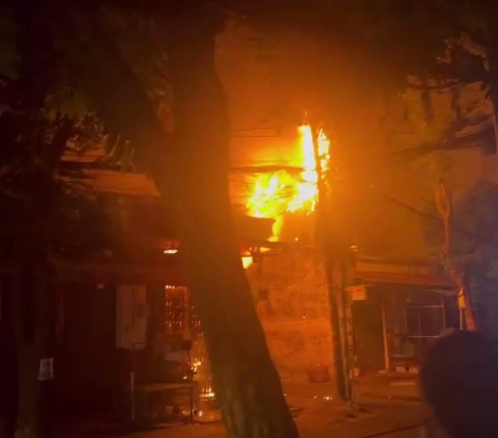 TPHCM: Cháy nhà lúc ba mẹ khoá cửa đi chợ, 2 trẻ em tử vong - Ảnh 1.