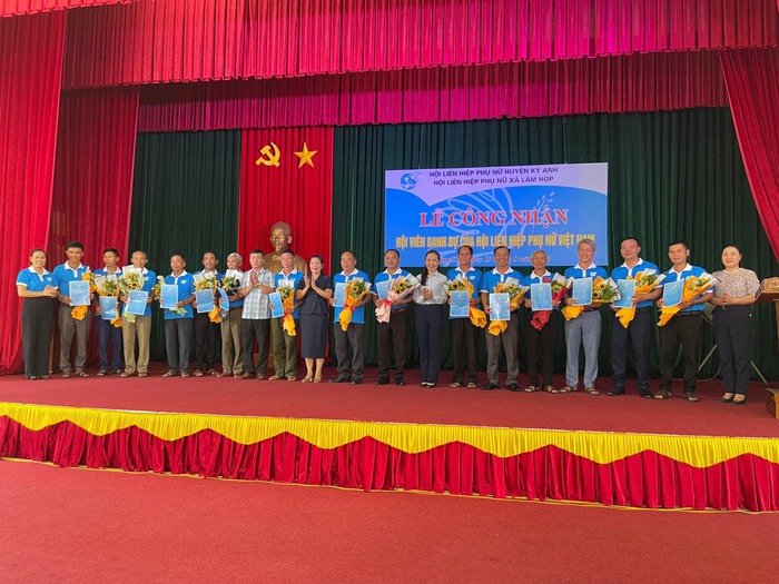 Hà Tĩnh: Kết nạp 31 nam giới trở thành Hội viên danh dự của Hội LHPN Việt Nam - Ảnh 1.