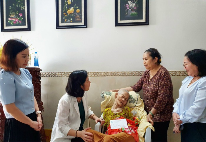 Lãnh đạo TƯ Hội LHPN Việt Nam thăng tặng quà Mẹ Việt Nam anh hùng tại Gia Lai - Ảnh 3.