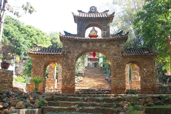 “Thôn nhiều chùa nhất Việt Nam” trên cao nguyên Lâm Đồng - Ảnh 1.