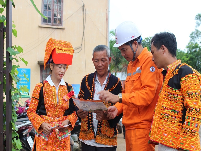 Điện lực Lạng Sơn đẩy mạnh tuyên truyền về an toàn điện cho người dân - Ảnh 2.