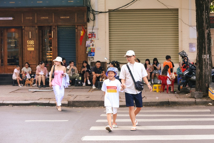 Có một TP.HCM đẹp và yên bình sáng 2/9: Mọi góc phố phấp phới cờ hoa - Ảnh 11.