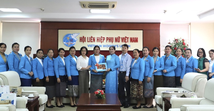 Phó Chủ tịch Thường trực Hội LHPN Việt Nam Đỗ Thị Thu Thảo tiếp đoàn 15 cán bộ học viên Lào - Ảnh 3.