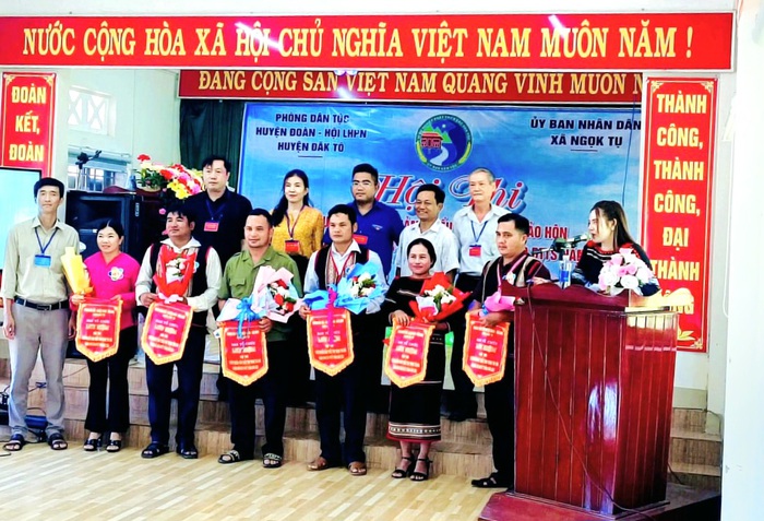 Kon Tum: Hội LHPN huyện Đăk Tô tổ chức thi tuyên truyền phòng chống tảo hôn và hôn nhân cận huyết thống - Ảnh 1.