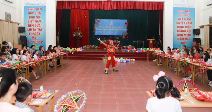 Tuyên dương thành tích học tập, vui Tết Trung thu cho con cán bộ, người lao động Cơ quan TƯ Hội LHPN Việt Nam - Ảnh 4.