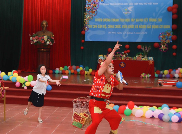Tuyên dương thành tích học tập, vui Tết Trung thu cho con cán bộ, người lao động Cơ quan TƯ Hội LHPN Việt Nam - Ảnh 6.