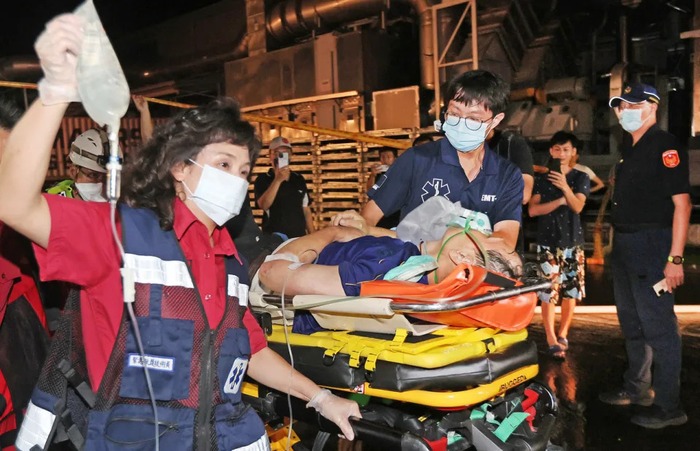Chùm ảnh: Nổ nhà máy tại Đài Loan (Trung Quốc), lửa cháy bao trùm kinh hoàng khiến 103 người thương vong - Ảnh 5.