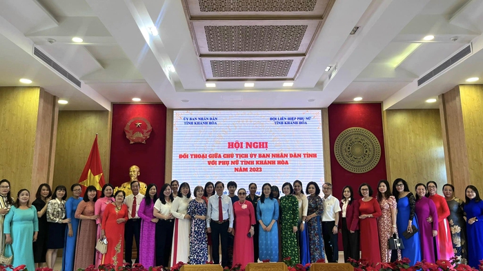 Chủ tịch UBND tỉnh Khánh Hoà đối thoại với Phụ nữ tỉnh  - Ảnh 3.