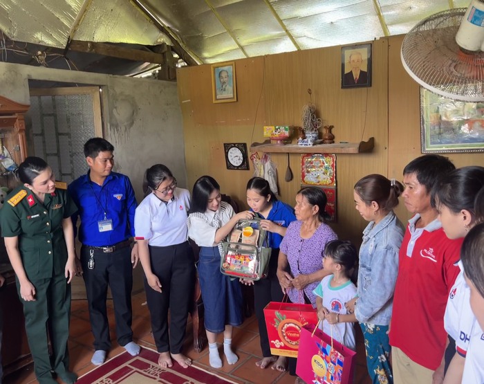 &quot;Trăng thu biên cương&quot; với nhiều hoạt động ý nghĩa dành cho thiếu nhi ở biên giới Bình Phước - Ảnh 2.