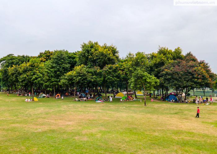Hàng nghìn người cắm trại, nướng thịt, vui chơi ở công viên Yên Sở - Ảnh 14.
