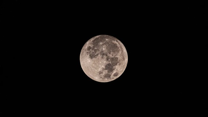 Loạt ảnh ấn tượng về siêu trăng cuối cùng của năm 2023 tỏa sáng đêm Trung thu trên bầu trời khắp thế giới - Ảnh 2.